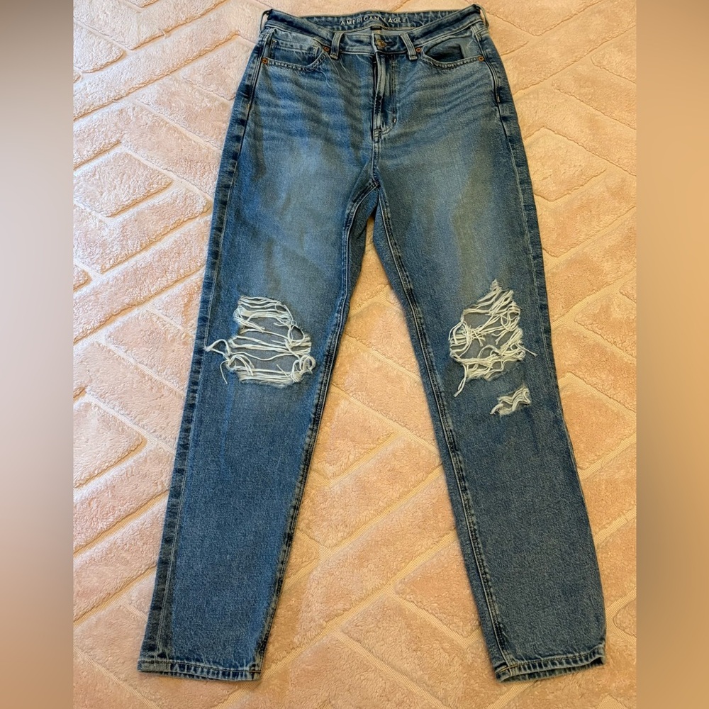 Women’s American Eagle Ripped Straight Jeans Medium Wash